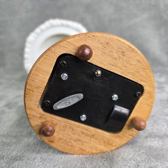 Vintage Willitts Designs Group II Musical Carousel Horse Figurine Wooden Base - Picture 8 of 10